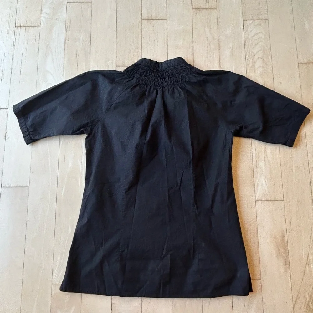 LA Made Women’s 100% Cotton Black Short Sleeve Smocked Top Size Medium - Picture 2 of 10